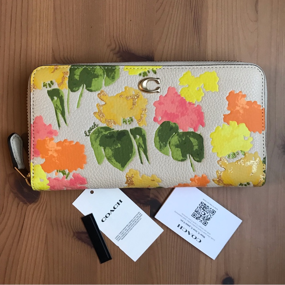 🌸 Coach Accordion Zip Wallet With Floral Print